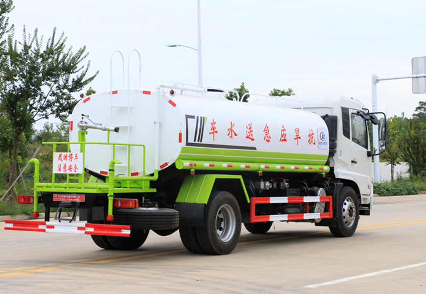 東風(fēng)天錦12方灑水車(chē)右側(cè)展示圖