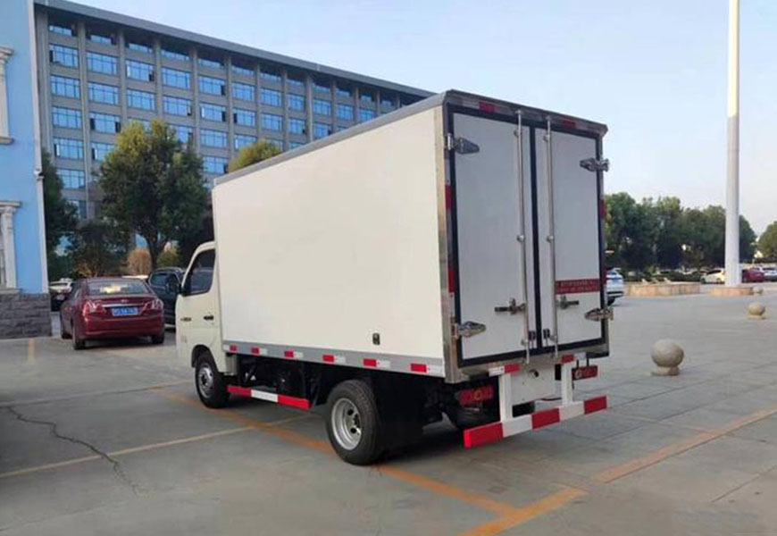 國(guó)六福田祥鈴后雙輪冷藏車(chē)